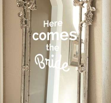 Vinil decorativo casamento here comes the bride