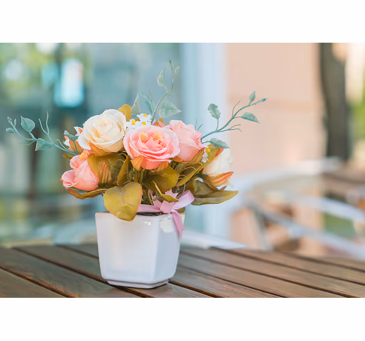 Estore de rolo para sala rosas na mesa - TenStickers