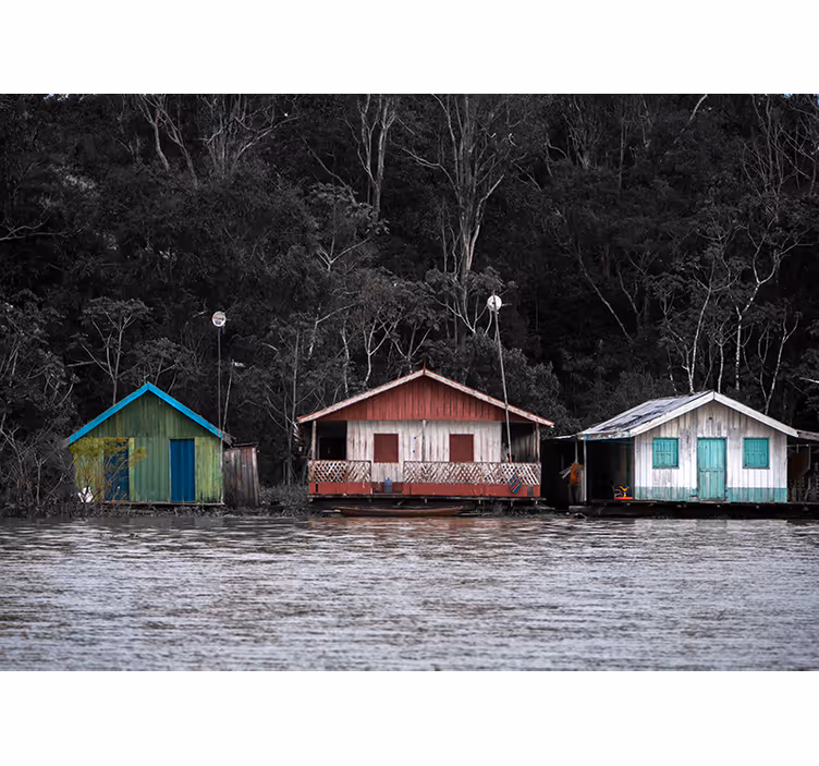 Fotomurais de paisagens casas coloridas no rio - TenStickers