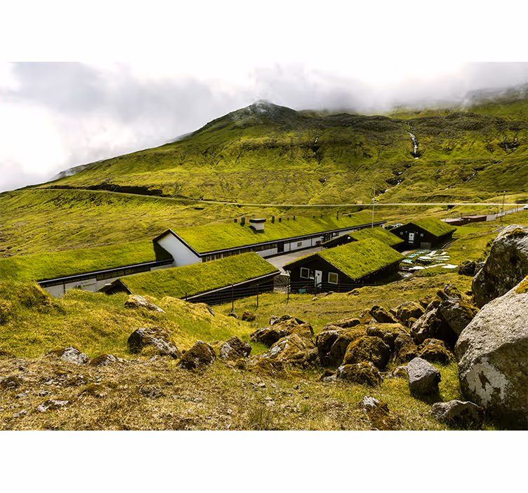 Fotomurais de paisagens Montanhas verdes com pedras - TenStickers