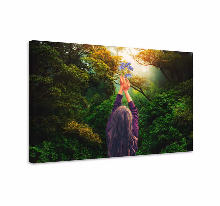 Quadro de paisage Linda mulher roxa cercada pela natureza - TenStickers