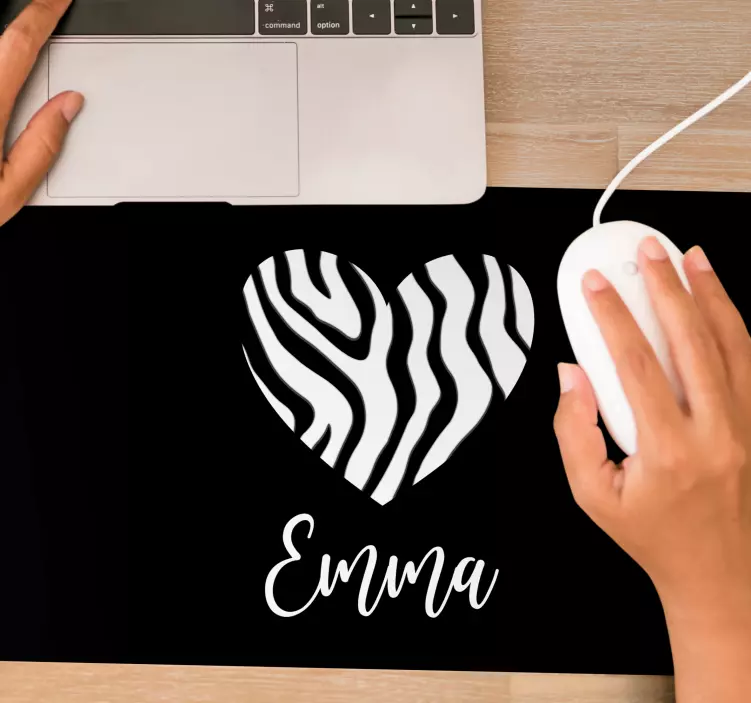 Mouse pad com nome coração de zebra contornado - TenStickers