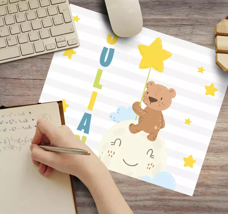 Mouse pad com nome urso segurando estrela - TenStickers
