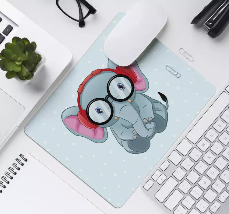 Mouse pad originais com personagem de elefante fofo - TenStickers