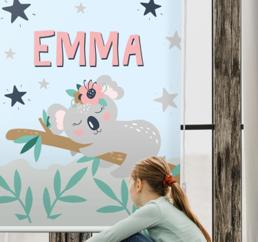 Estore de rolo infantil bebê coala com nome - TenStickers