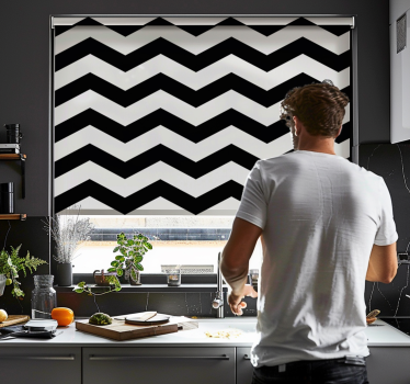Estore de rolo para cozinha padrão chevron branco e preto - TenStickers