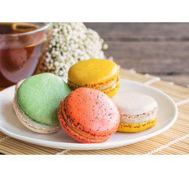 Mural de parede com frases delícia de macarons coloridos - TenStickers