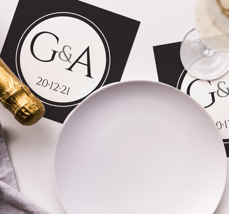 Base para copos de casamento personalizado Iniciais e data  - TenStickers