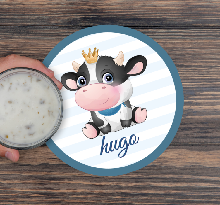 Bases para copos personalizáveis Vaca fofa para menino com nome - TenStickers
