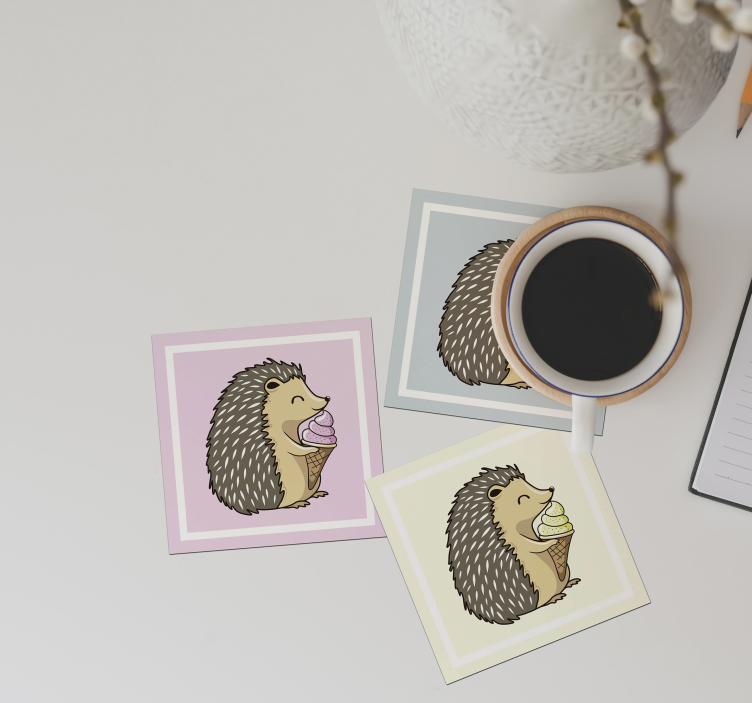 Bases para copos ouriço saboreando sorvete - TenStickers