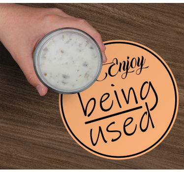Bases para copos em vinil com frases Frase eu gosto de ser usada  - TenStickers
