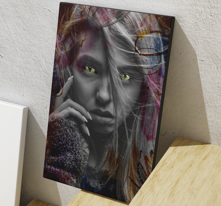 Quadros decorativos personagens retrato feminino enigmático - TenStickers