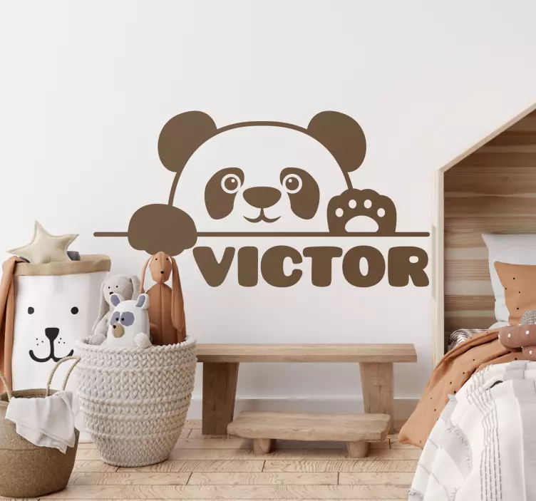 Autocolante para quarto de bebé Bebê panda espiado com nome - TenStickers