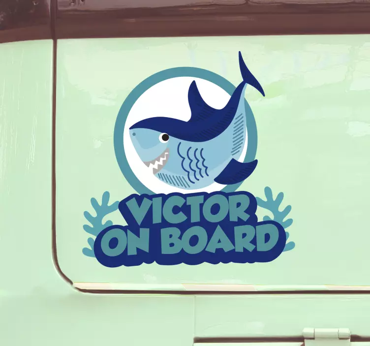 Adesivo bebe a bordo Tubarão bebê com nome - TenStickers