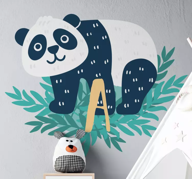 Autocolante para quarto de bebé Panda feliz com inicial - TenStickers
