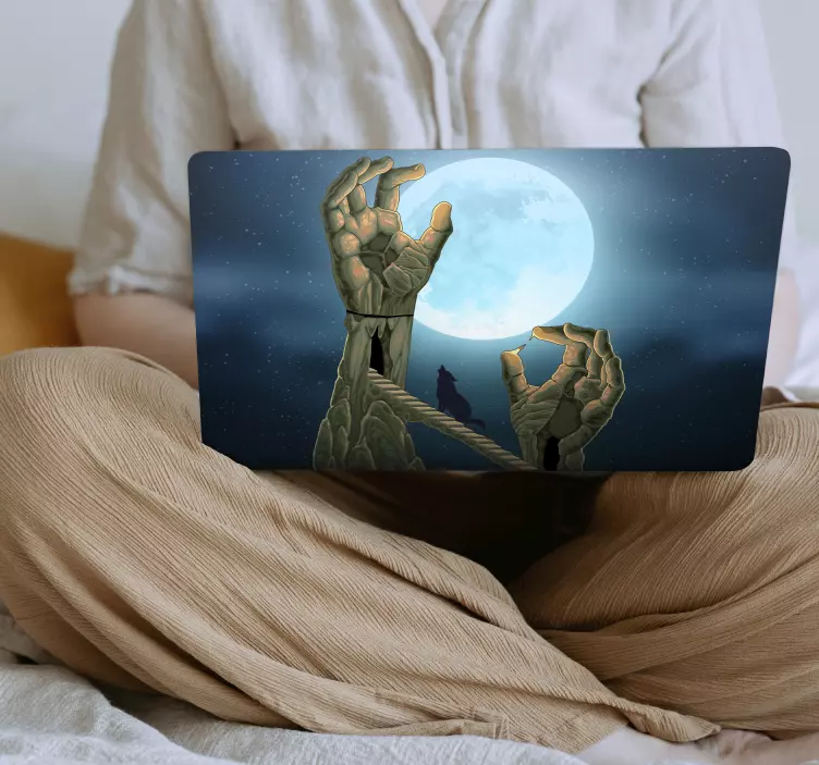 Autocolante para laptop mãos gigantes segurando a lua - TenStickers