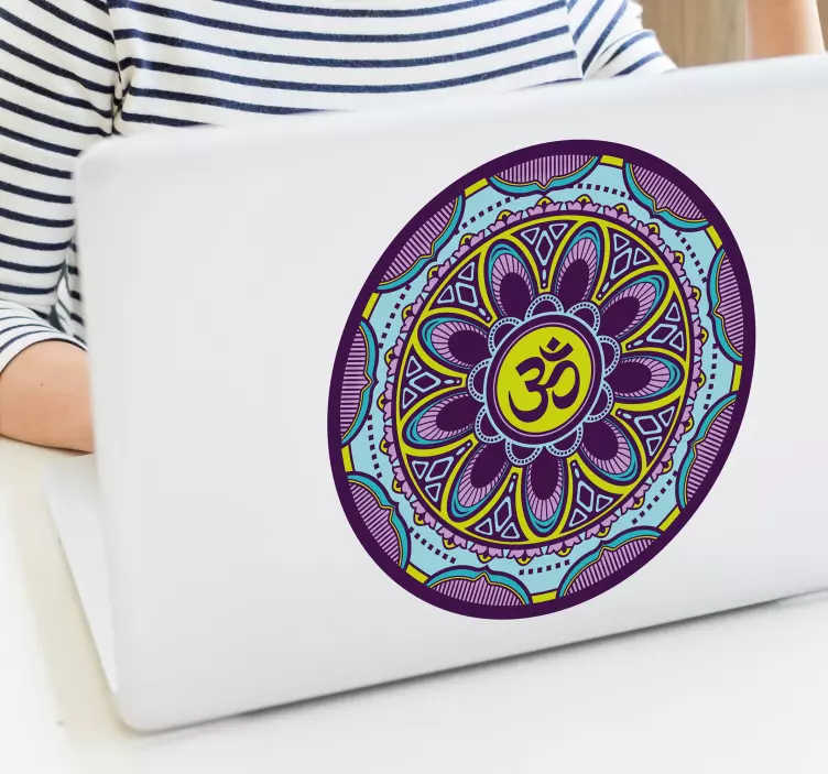 Autocolante para portátil design de mandala intrincado - TenStickers