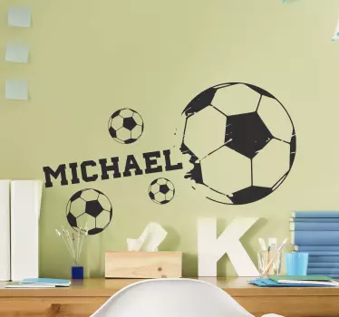Autocolante decorativo futebol Bolas de futebol com nome - TenStickers