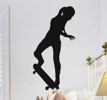 Autocolante de desportos radicais Menina skater - TenStickers