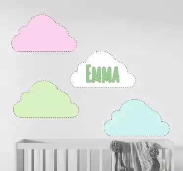 Autocolante decorativo para bebé Nuvens com nome - TenStickers