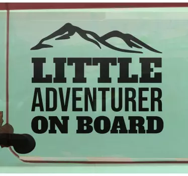 Bebe a bordo personalizado Pequeno aventureiro a bordo - TenStickers