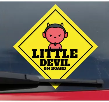 Bebe a bordo personalizado Pequeno demônio - TenStickers