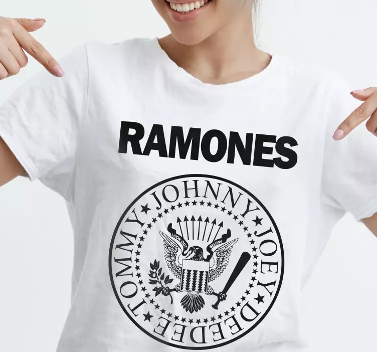 t-shirt personalizada com o logotipo dos ramones - TenStickers