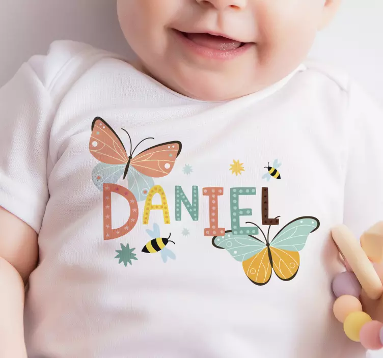 T-shirtde bebê de borboletas e abelhas - TenStickers