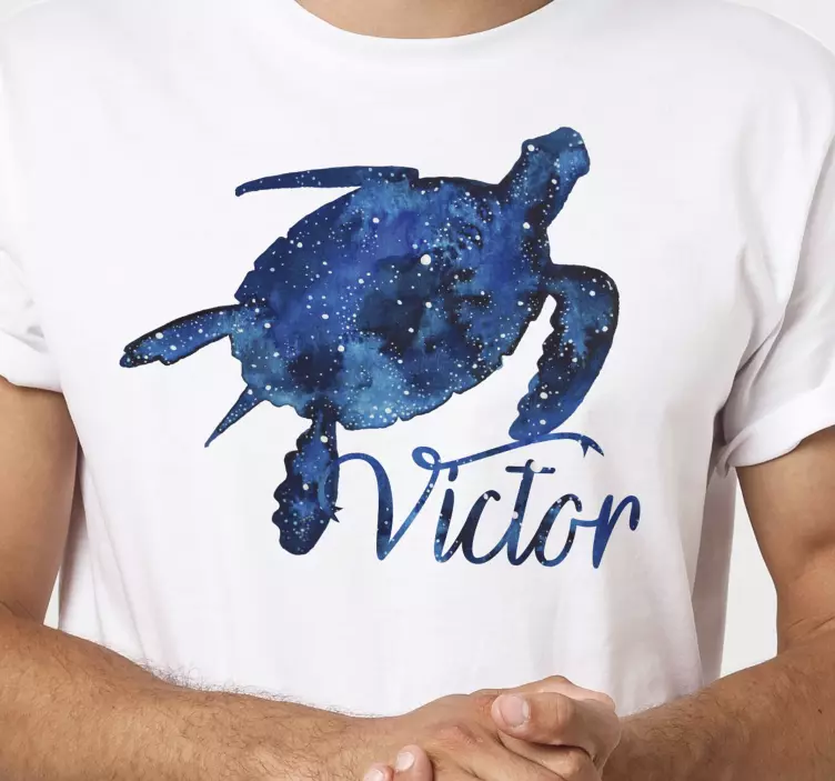 T-shirt de tartaruga com padrão de galáxia e nome - TenStickers