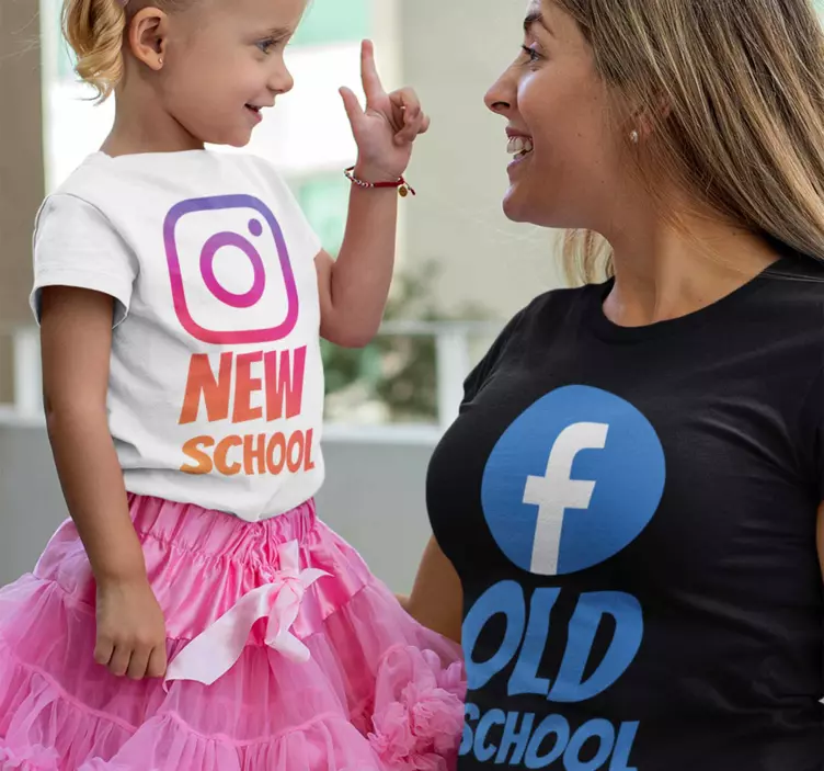 T-shirt pais e filhos Instagram e Facebook - TenStickers