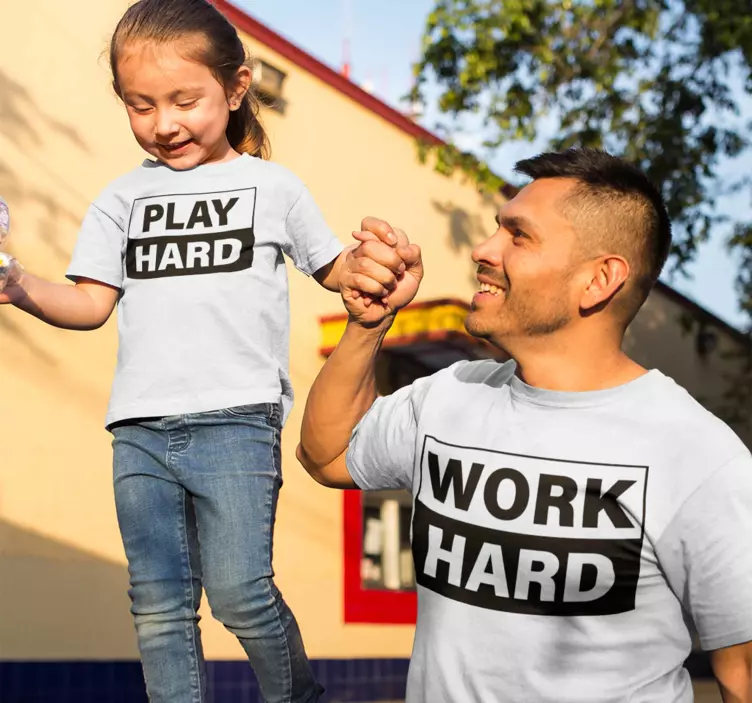 T-shirt para pais e filhos Play Hard Work Hard - TenStickers