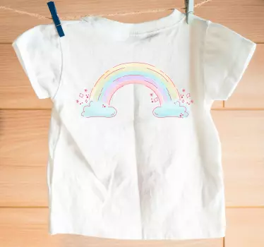 Arco-íris sobre as nuvens e o céu t-shirts para bebés - TenStickers