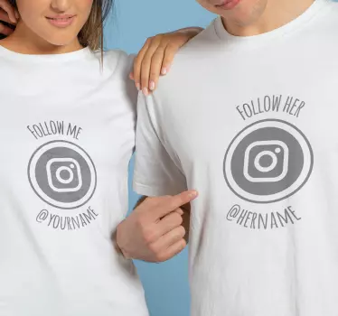 Influenciador combinando camisas para casais - TenStickers