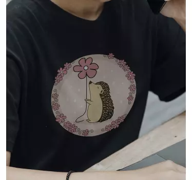 T-shirt bebé ouriço fofo segurando flor - TenStickers