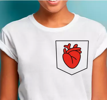 T-shirt com design de bolso em coração - TenStickers