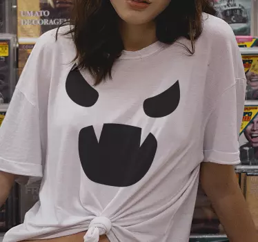 T-shirt com estampa de rosto assustador - TenStickers