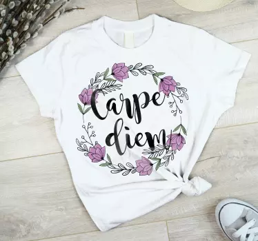 T-shirt com frase inspirada em flores - TenStickers