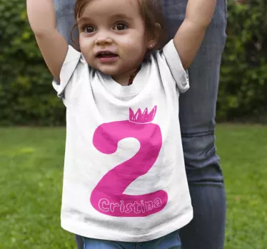 T-shirt de aniversário número e nome personalizado - TenStickers