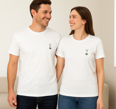 T-shirt de casais com iniciais minimalistas - TenStickers