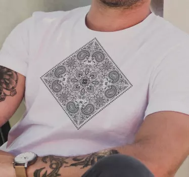 T-shirt estampa paisley elegante - TenStickers