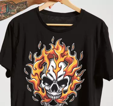 T-shirt estilo cartoon caveira em chamas - TenStickers