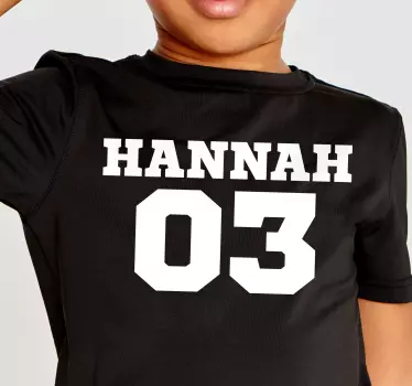 T-shirt personalizável nome personalizado em dígitos - TenStickers