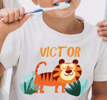 Tigre fofo para menino com t-shirt de bebê com nome - TenStickers