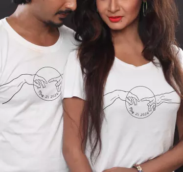Tocando as mãos linha arte casal camisetas - TenStickers