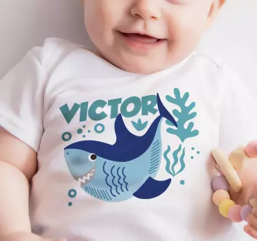 Tubarão de bebê com nome t-shirt para bebê - TenStickers