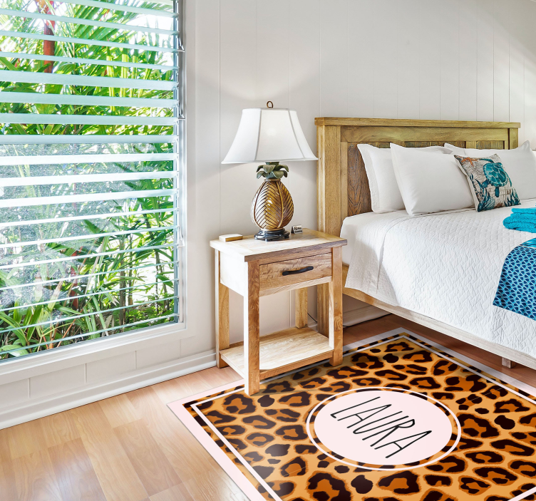 Tapete vinílico juvenil estampa de leopardo com nome - TenStickers