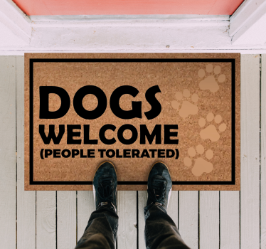 Cães são bem-vindos, as pessoas toleravam tapetes feitos sob medi - TenStickers