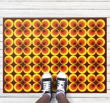 Tapete retro com círculos laranja pop dos anos 70 - TenStickers