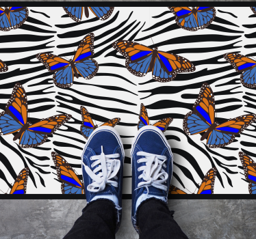 Tapete vinílico estampa de animal borboletas em zebras - TenStickers