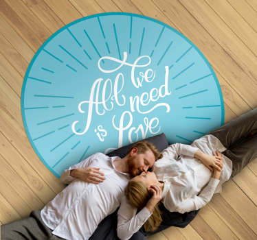 Tapete vinílico frases e textos tudo que precisamos é amor - TenStickers